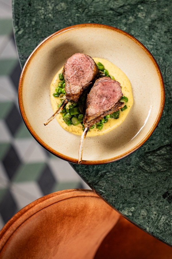 Lammkoteletts alla Griglia mit saisonalem Gemüse