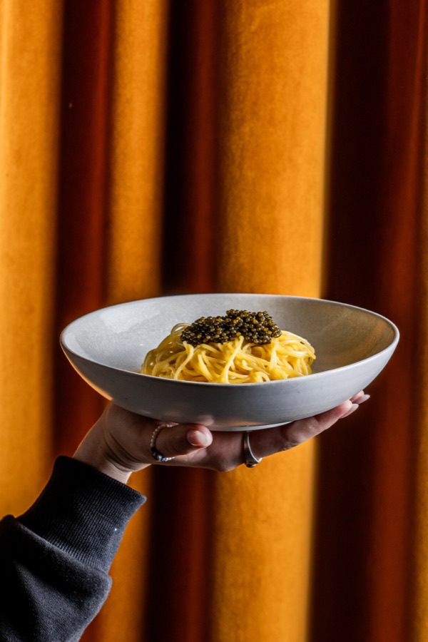 Hausgemachte Spaghettini mit schwarzem Kaviar, 20 g